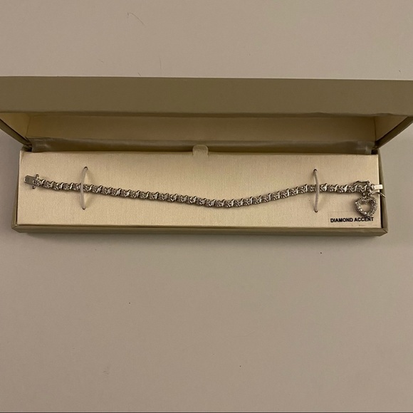 NWT Diamond accent Heart Pendant Bracelet - Picture 3 of 10